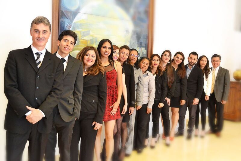 Carlos Cagigas con un equipo en el hotel InterContinental